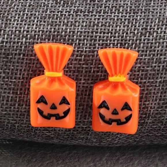Trick or Treat Candy Bag Orange Pumpkin earrings - Picture 5 of 6